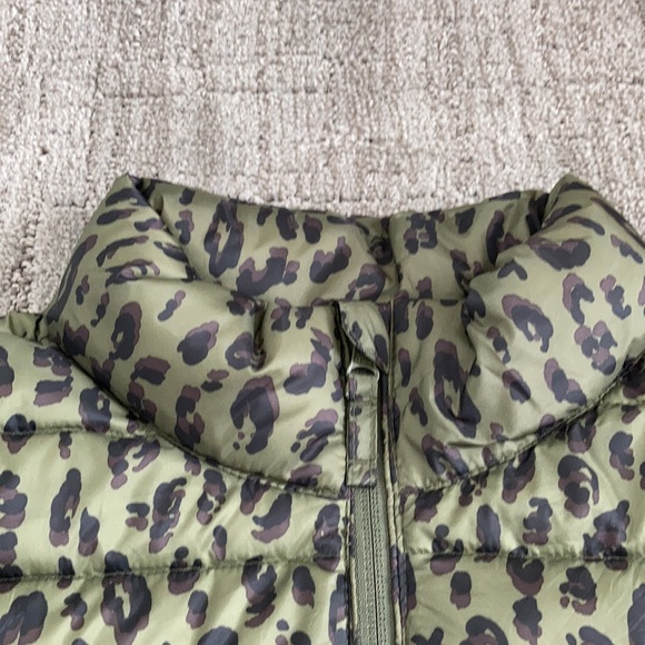 Old Navy Go-H20 Water-Resistant Narrow Puffer - Picture 5 of 8